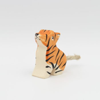 Tigerkind sitzend