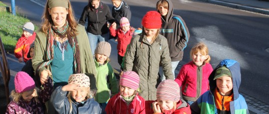 Kinder kommen zu unserer Werkstatt