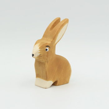 Hase sitzend