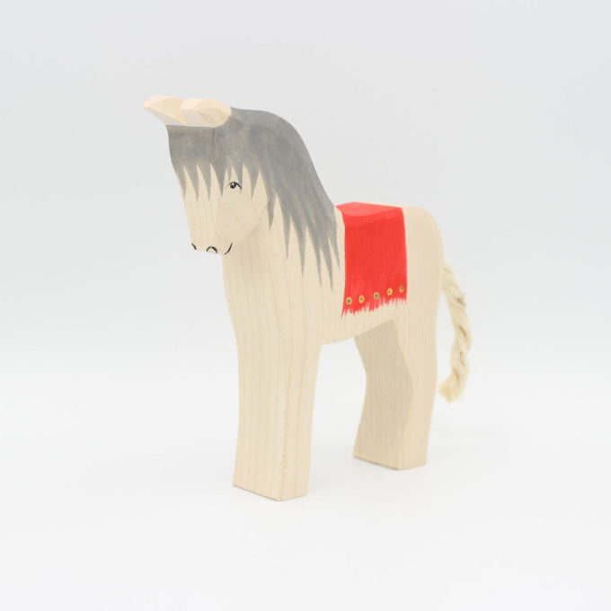 Pferd mit Sattel